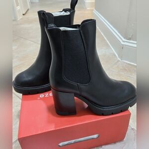 Women's shoes~ Nature Breeze Ankle Boots Booties. NEW! Sz 7 ~ New w/box